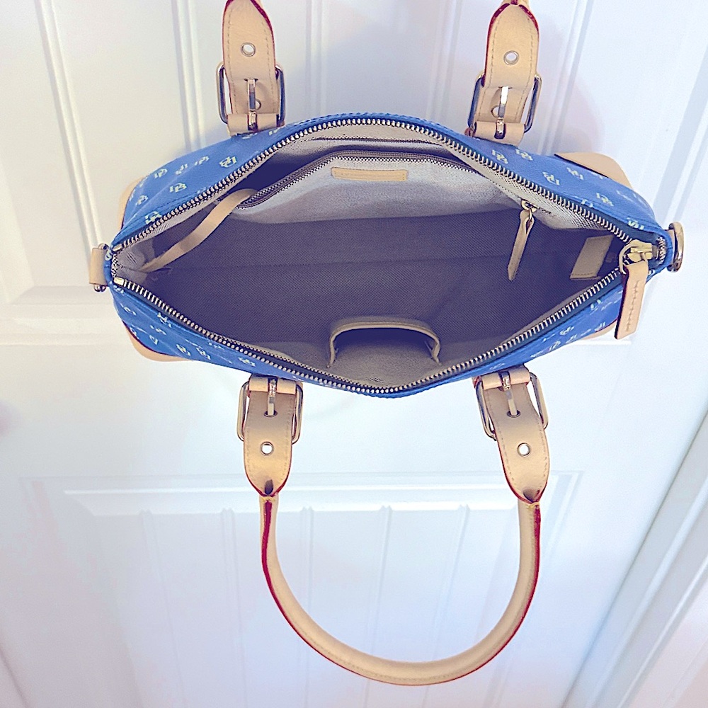 Y2K Dooney & Bourke Vintage Leather shoulder  bag Blue Cream monogram NEARLY NEW - Picture 10 of 17